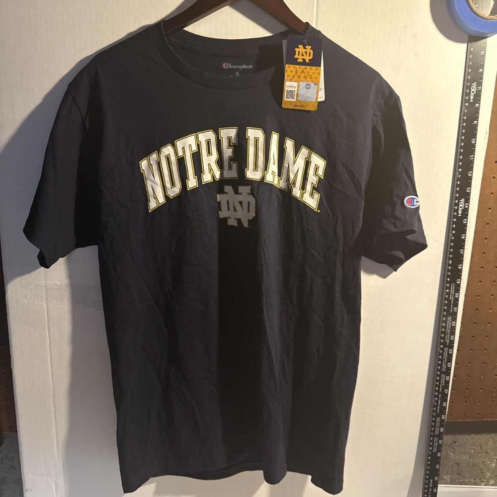 Tagless Champion Notre Dame Fighting Irish Men's  T-Shirt Size Medium  Blue New